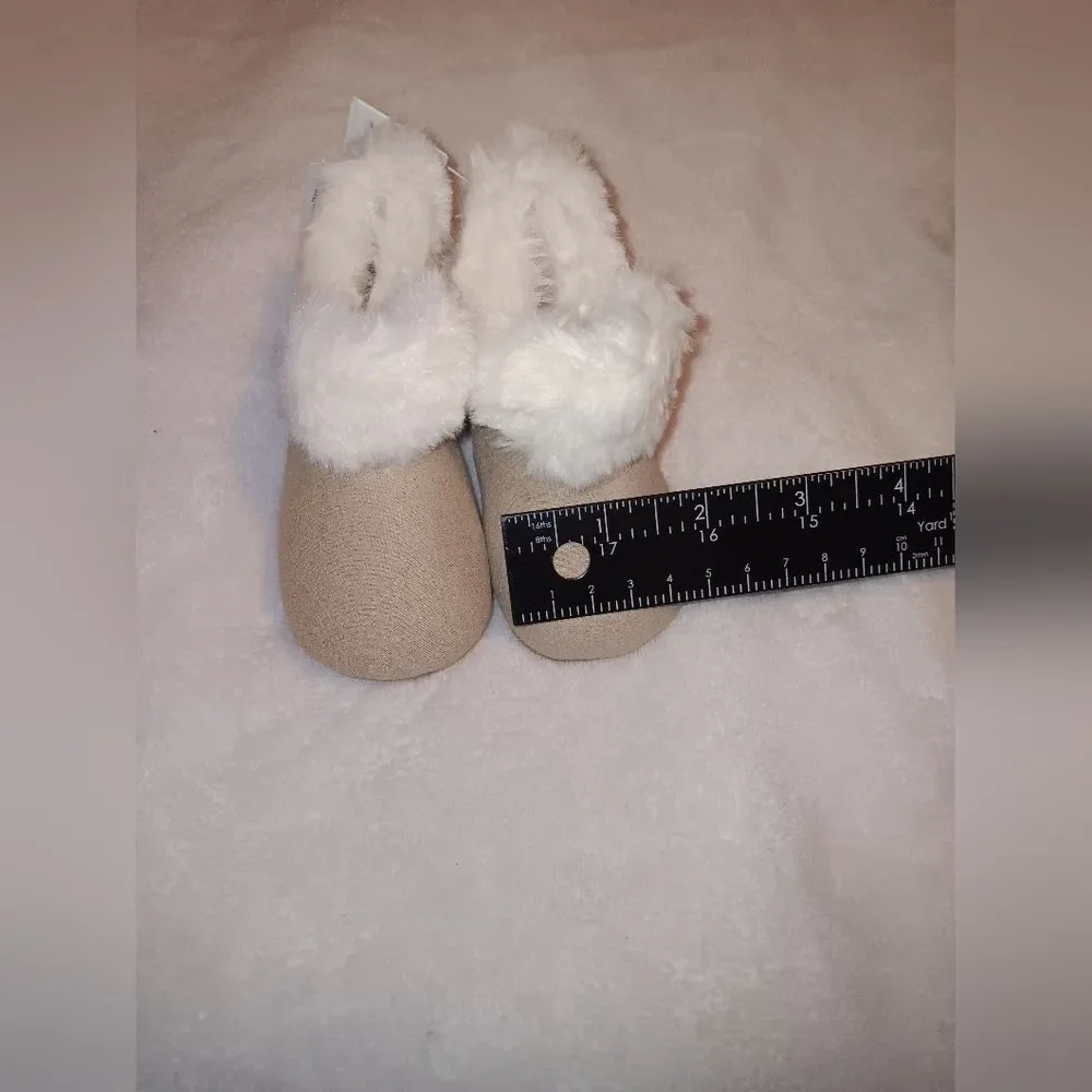Old Navy Unisex Cozy Faux-Fur Tan Baby 6-12M Booties NWT